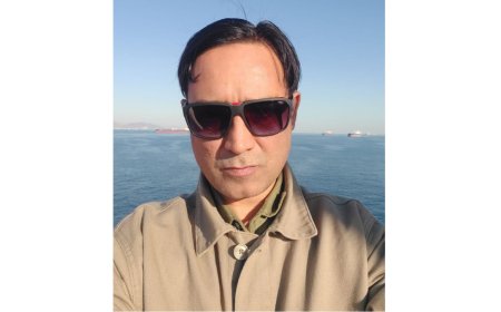 Dash Across the Waves: Anil Deswal’s Sea waves-to-Book pages Adventure