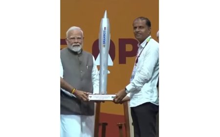 PM Modi Receives Operation Sindoor Memento Honoring Army’s Valor and Heritage