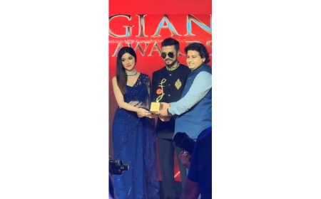 Advocate Vinay Kumar Dubey Honoured by Bollywood Actress Divya Khosla Kumar and Actor Darshan Kumar
