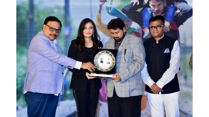 Pratapgarh’s Pride: Vinay Kumar Dubey, Chairman of VKDL NPA Advisory Council, Member of Hindi Advisory Committee Government of India Honoured with the “Popular Civilian Icon of India Award”